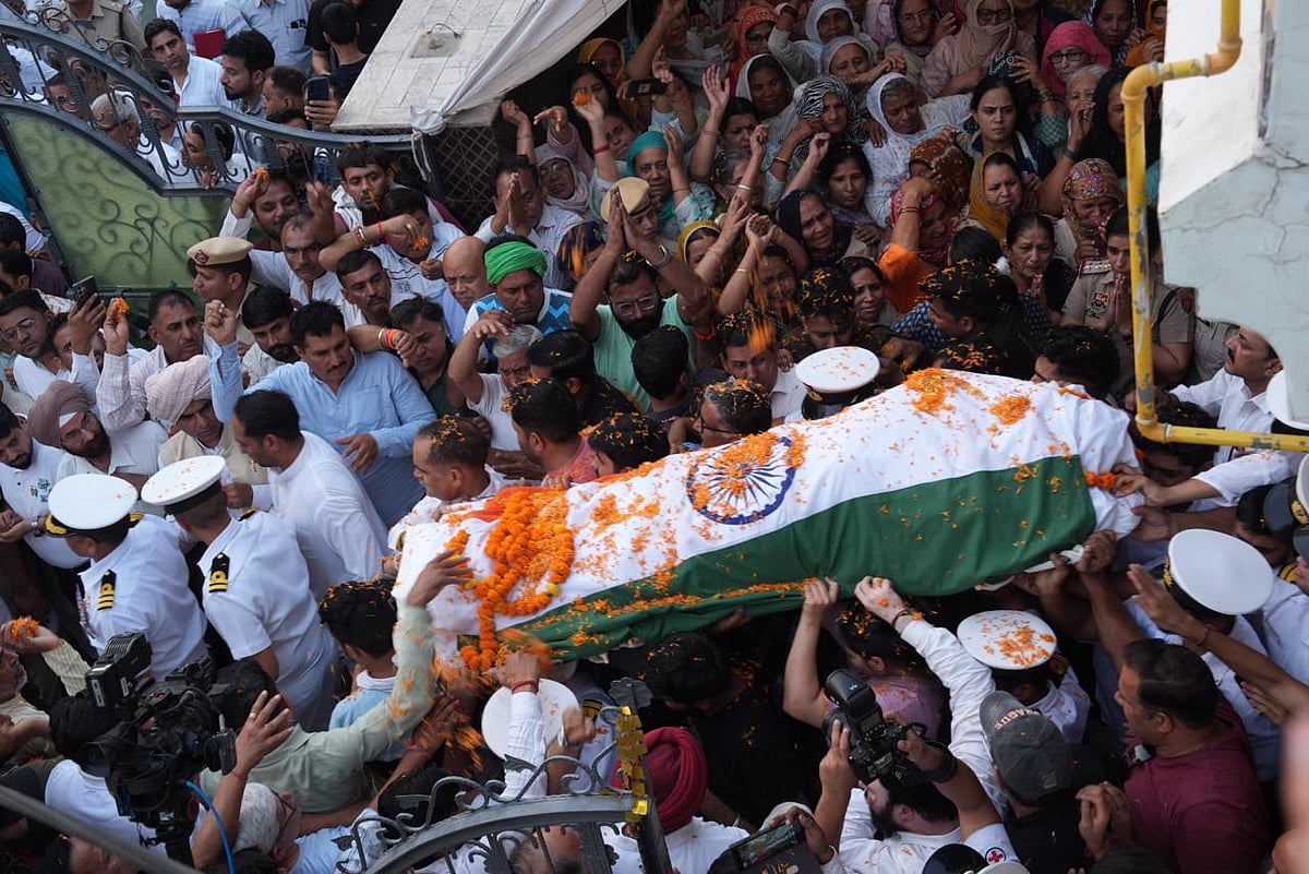 Tribhuvan Tiwari : Procession being carried out in Karnal with Lt Vinay Narwal's mortal remains