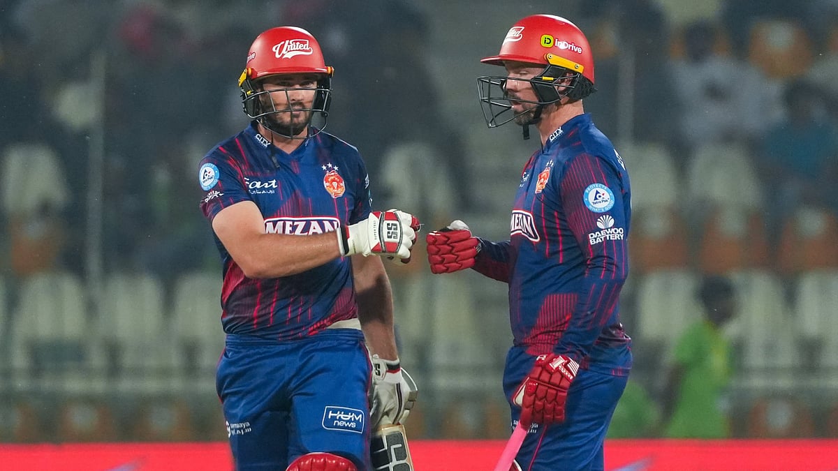 | Photo: X / thePSLt20 : Islamabad United's Andries Gous and Colin Munro against Multan Sultans.