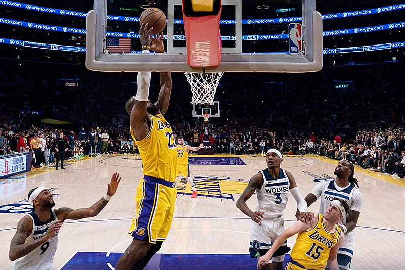 Basketball: Minnesota Timberwolves vs Los Angeles Lakers