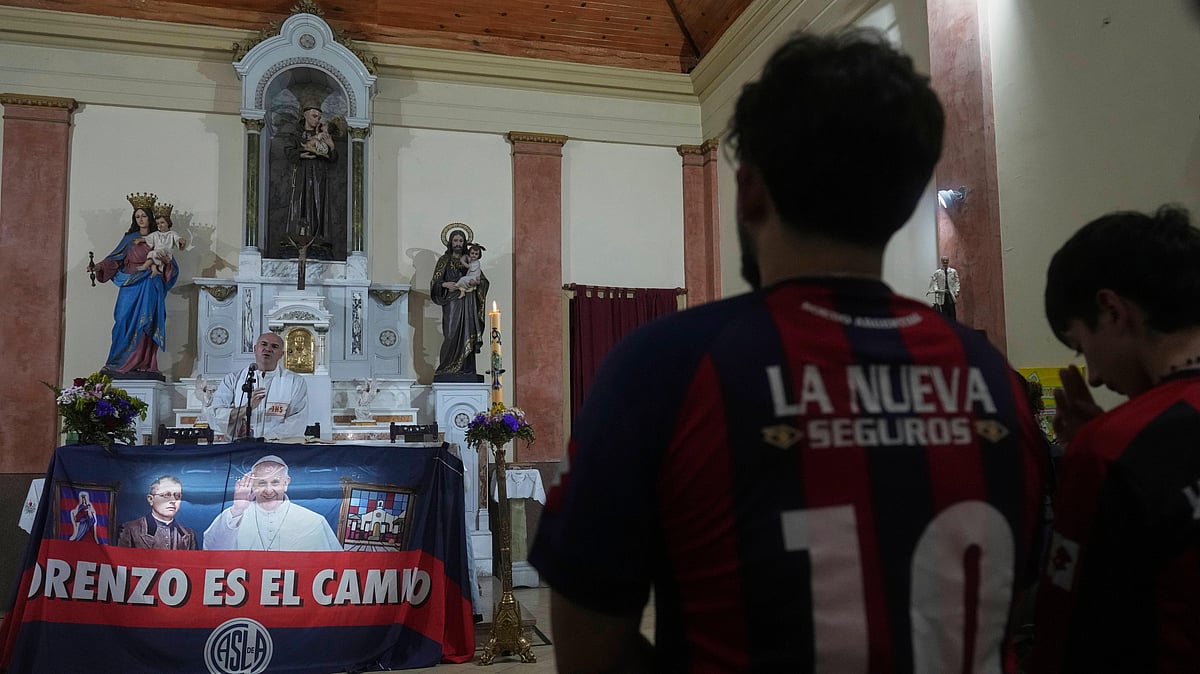 AP/Natacha Pisarenko : Fans of San Lorenzo football club attend a Mass at San Antonio Parish in honour of the late Pope Francis, a lifelong supporter of the club, in Buenos Aires, Argentina, on April 23, 2025.