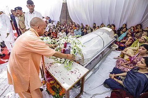 Yogi pays tribute to terror victim