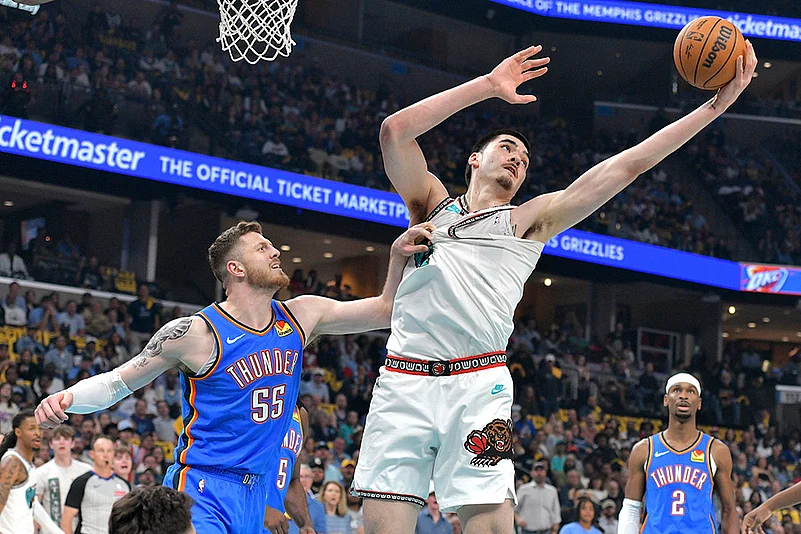 NBA Basketball Oklahoma City Thunder vs Memphis Grizzlies: Zach Edey