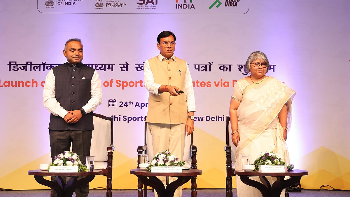 Mansukh Mandaviya in centre with other dignitaries during the event.