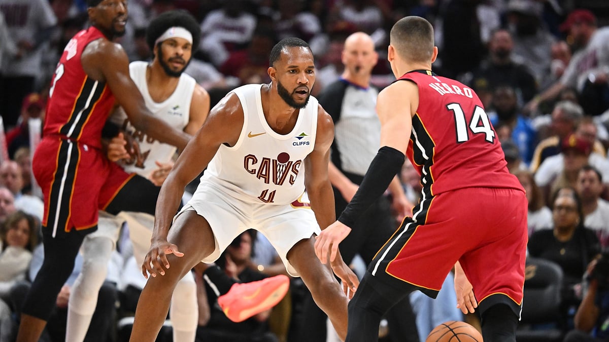 Evan Mobley #4 of the Cleveland Cavaliers