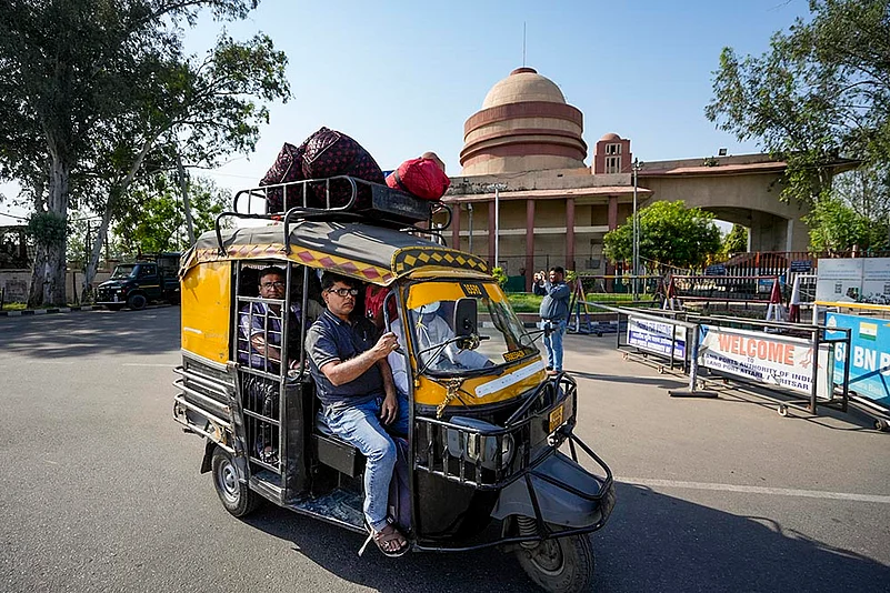 Pak national wait at Attari-Wagah border