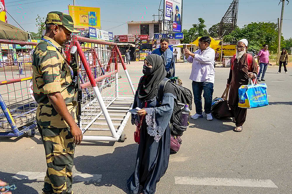 | Photo: PTI/Shiva Sharma : Pak national wait at Attari-Wagah border