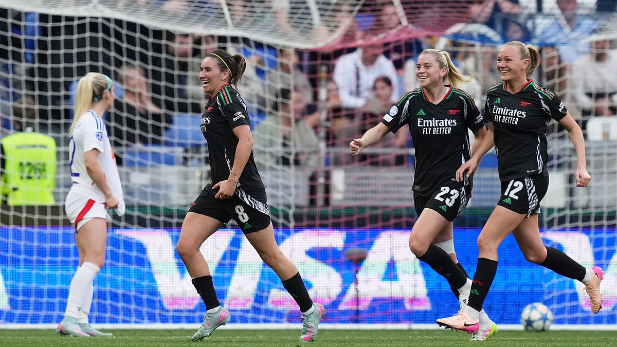  (AP Photo/Thibault Camus)

 : Arsenal's Mariona Caldentey, left, celebrates after scoring her side's second goal during the women's Champions League semifinals, second leg, soccer match between Olympique Lyonnais and Arsenal at OL Stadium in Decines, outside Lyon, France, Sunday, April 27, 2025.