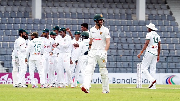 X/Zimcricketv : Zimbabwe batter walks back after his wicket.