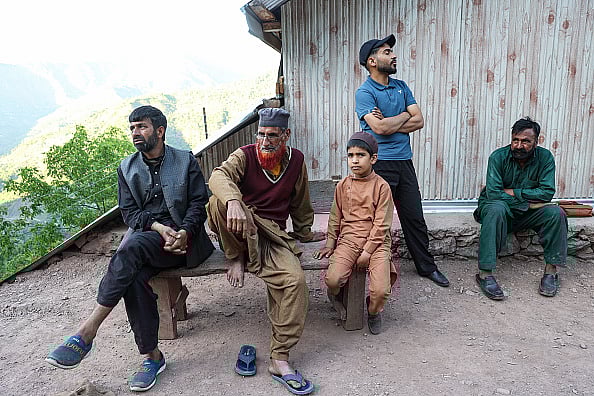 Getty Images  : Villagers live in fear after India-Pakistan skirmishes over the Pahalgam attack, on the Line of Control in Uri, Jammu and Kashmir, India, on April 28, 2025. Fear resurfaces in border villages along the Line of Control following two consecutive nights of unprovoked small arms firing by Pakistan. Multiple Indian Army posts across the Kashmir sector are targeted, and Indian troops respond firmly as tensions escalate between the neighbors following the Pahalgam terror attacks.