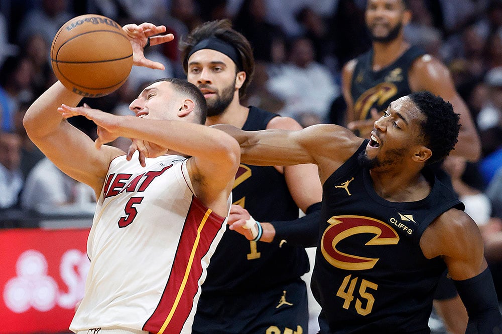 | Photo: AP/Rhona Wise : NBA 2024-25 Playoffs: Cleveland Cavaliers vs Miami Heat 
