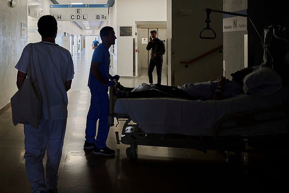 | Photo: AP/Miguel Oses : Spain Power Outage