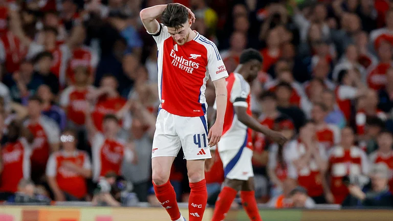 Declan Rice looks dejected during Arsenal's first-leg defeat - null
