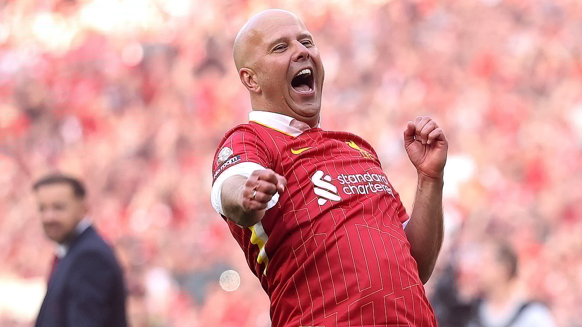 Arne Slot celebrates Liverpool's title win