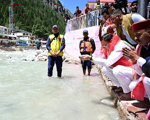 Chief Minister Shri Pushkar Singh Dhami performing puja at the ghat