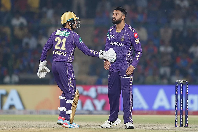 Indian Premier League cricket photo IPL 2025 DC vs KKR: Varun Chakravarthy