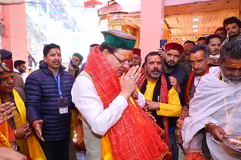 Chief Minister Shri Pushkar Singh Dhami bowed before the idols of Goddess Ganga and Goddess Yamuna
