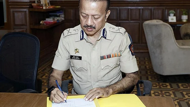 IPS officer Deven Bharti taking charge as the Special Commissioner of Police of Mumbai. - | Photo Credit: ANI