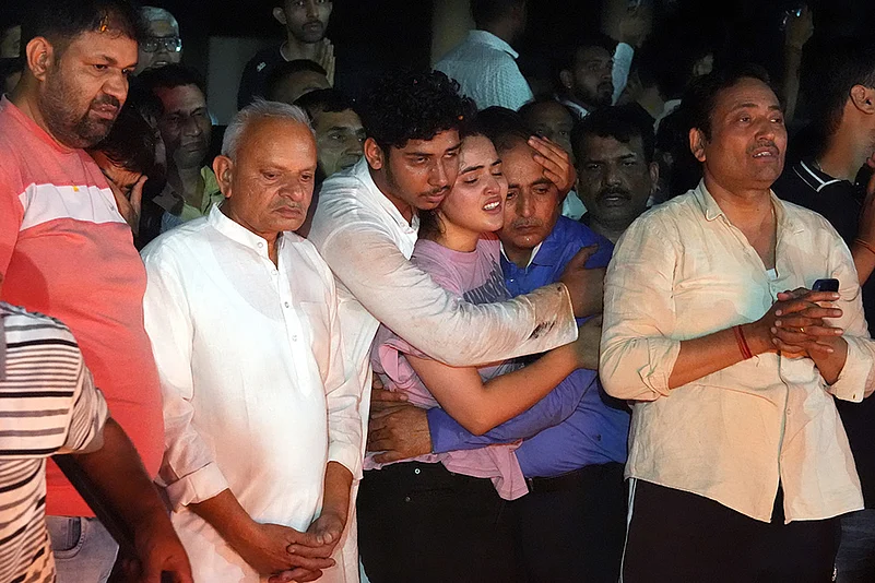 Father and sister of Vinay Narwal