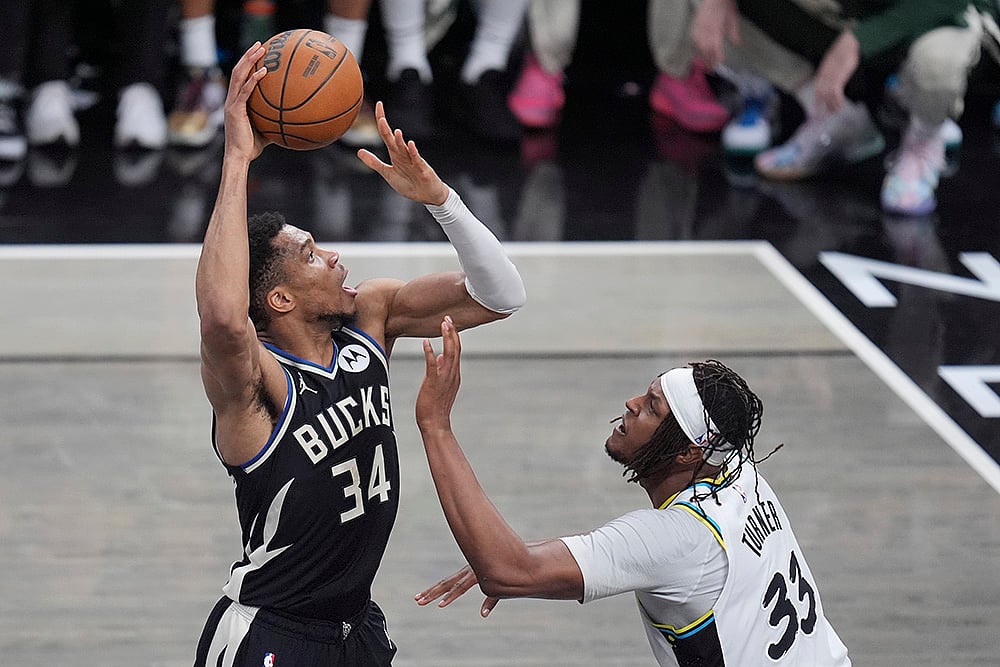 | Photo: AP/Michael Conroy : NBA 2024-25 Playoffs Round 1: Indiana Pacers vs Milwaukee Bucks