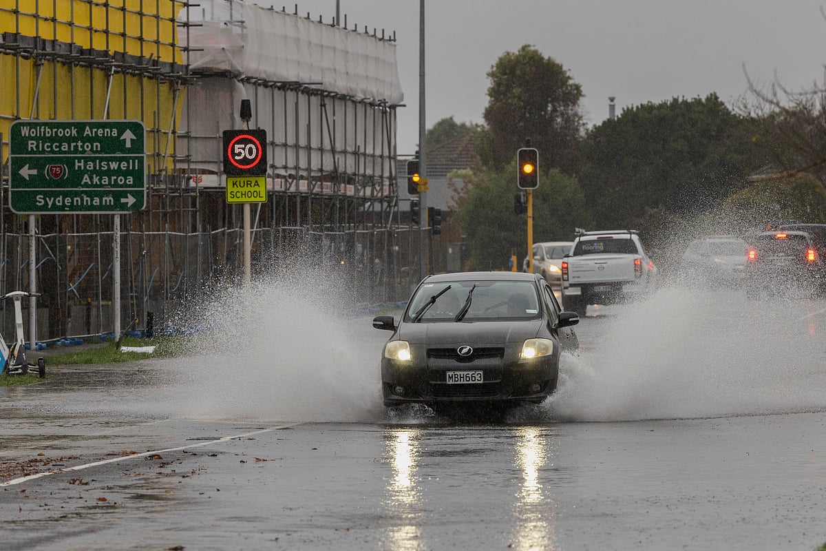AP : Heavy rain lashes parts of New Zealand