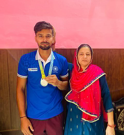 Abhishek Nain with his mother Surat Devi