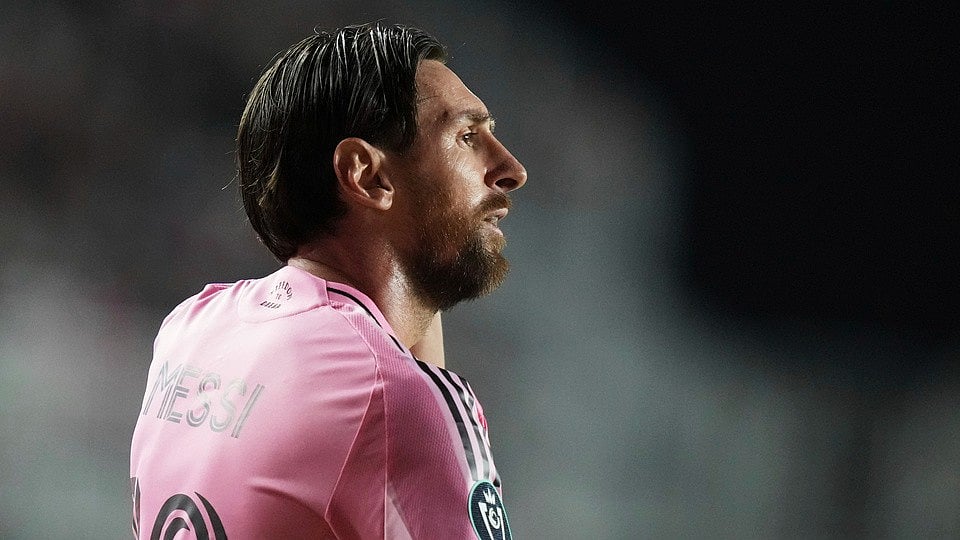 AP/Lynne Sladky : Inter Miami forward Lionel Messi (10) walks on the field during the second half of a CONCACAF Champions Cup second-leg semifinal soccer match against the Vancouver Whitecaps, Wednesday, April 30, 2025, in Fort Lauderdale, Fla.