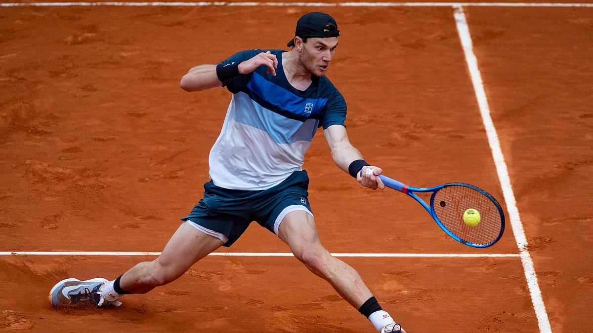 Jack Draper slides on the Madrid Open clay