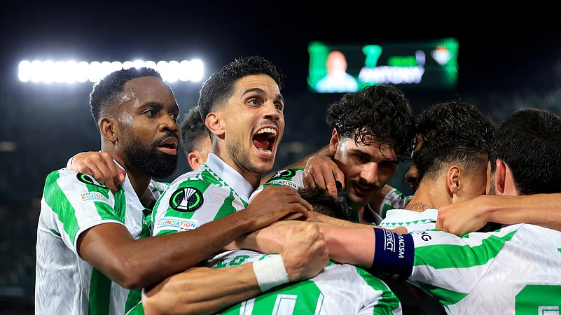 Real Betis celebrate Antonys stunner against Fiorentina