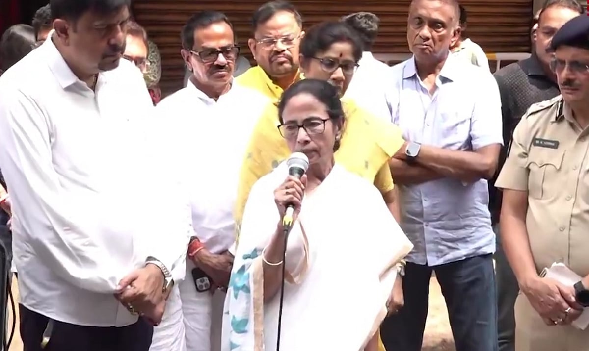PTI : CM Mamata Banerjee Kolkata Hotel Fire