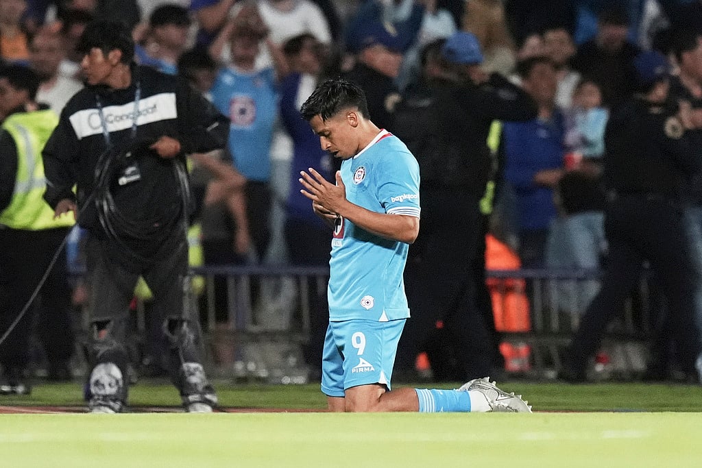 AP/Eduardo Verdugo : Angel Sepulveda of Mexico's Cruz Azul celebrates scoring his side's opening goal from the penalty spot against Mexico's Tigres during a CONCACAF Champions Cup second leg semifinal soccer match in Mexico City, Thursday, May 1, 2025. 