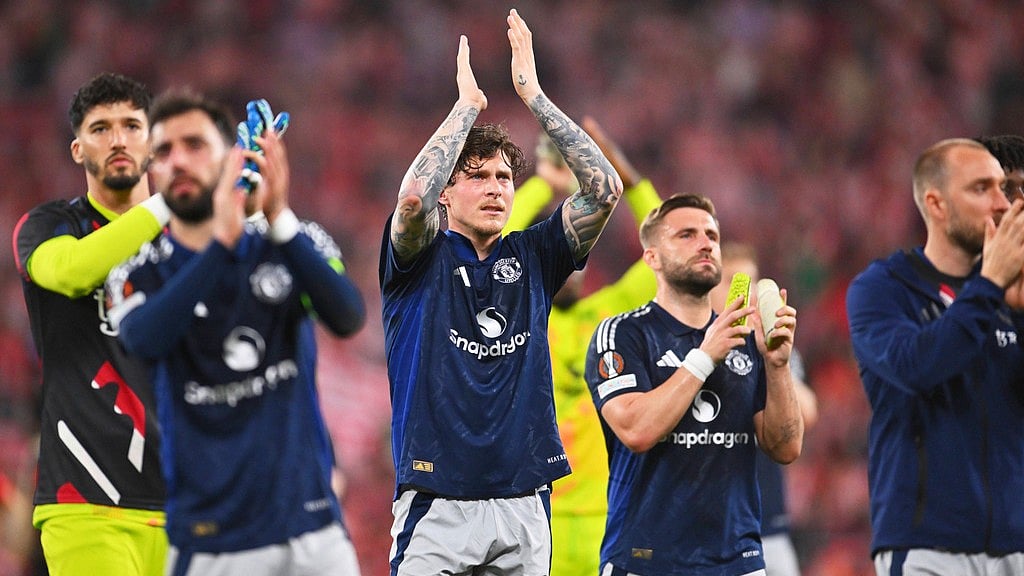 Photo: AP : Manchester United players celebrate their victory at the Europa League semi-final first leg match against Athletic Bilbao at the San Mames stadium.