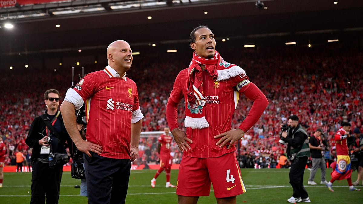 Slot and Van Dijk celebrate winning the title