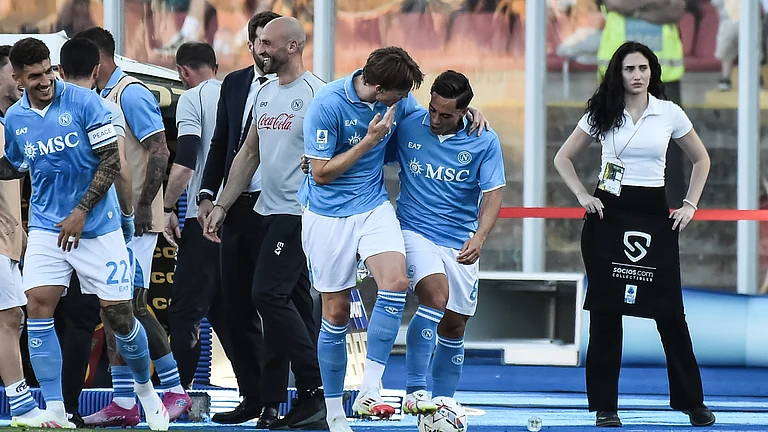 Giacomo Raspadori (R) scored Napoli's winner - null