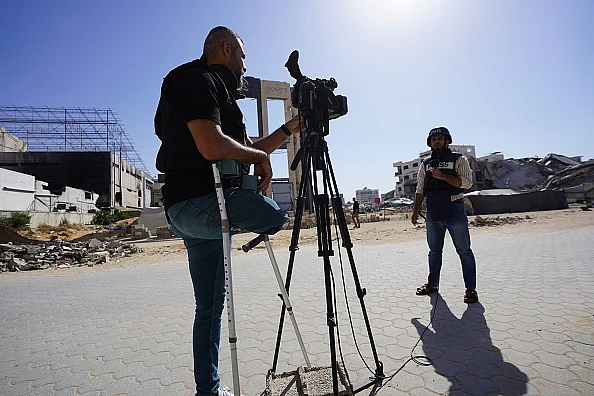 ournalists continue to work in Gaza