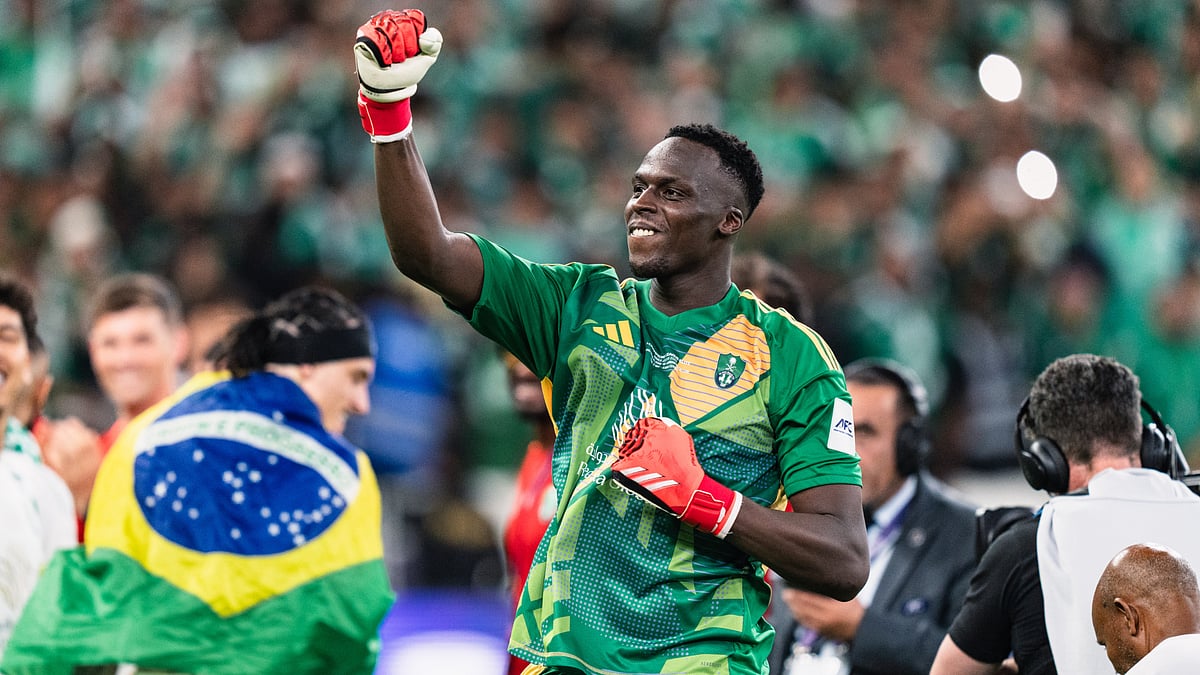 Edouard Mendy celebrates Al-Ahli's victory