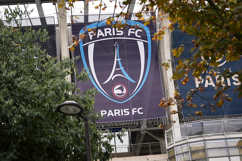 Paris FC soccer club banner