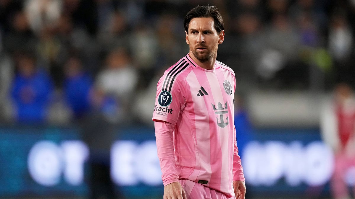 (AP Photo/Mark J. Terrill) : Inter Miami forward Lionel Messi looks on during the second half of an MLS soccer match against Los Angeles FC Wednesday, April 2, 2025, in Los Angeles.