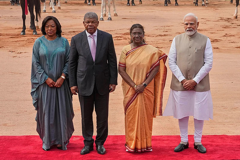 Angolan Presidents ceremonial welcome at Rashtrapati Bhavan