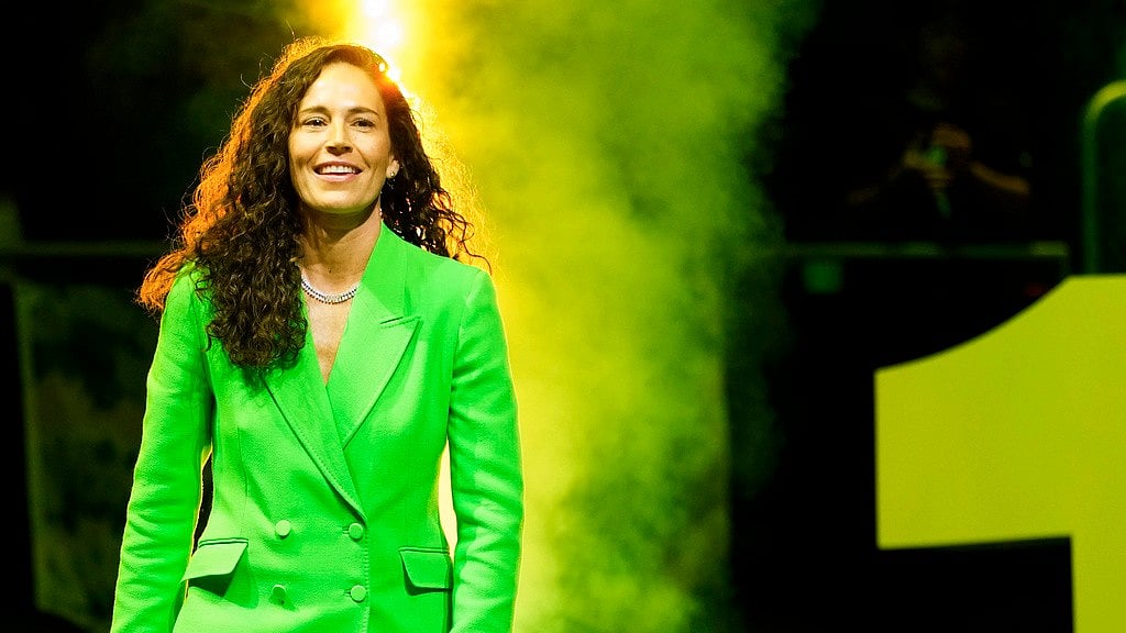AP/Lindsey Wasson : Former Seattle Storm guard Sue Bird arrives during her jersey retirement ceremony following a WNBA basketball game between the Seattle Storm and the Washington Mystics, on June 11, 2023, in Seattle. 