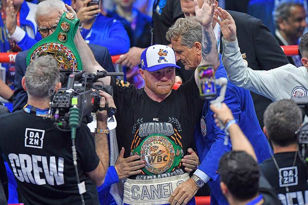 | Photo: AP : Super Middleweight World Boxing Championship: Canelo Alvarez  vs William Scull 