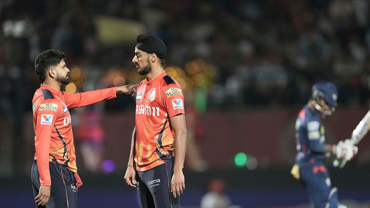 AP Photo/Ashwini Bhatia : Punjab Kings' captain Shreyas Iyer sets the field for Punjab Kings' Arshdeep Singh bowling during the Indian Premier League cricket match in Dharamshala.