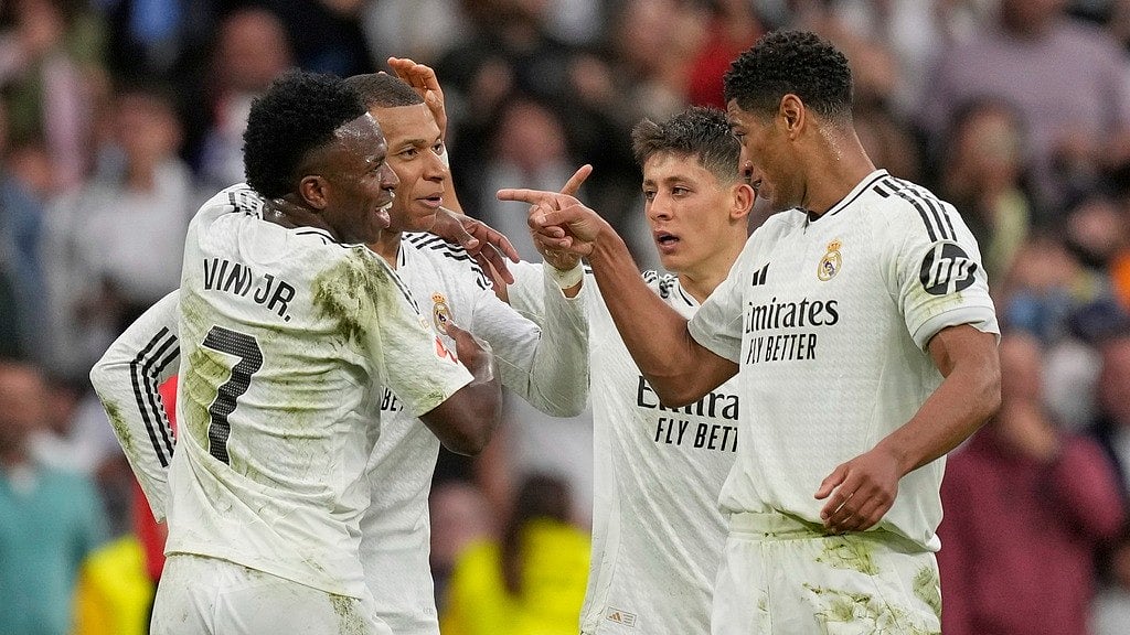 | Photo: AP/Jose Breton : Real Madrid's Kylian Mbappe celebrates with teammates after scoring his side's second goal during the Spanish La Liga match against Celta Vigo.