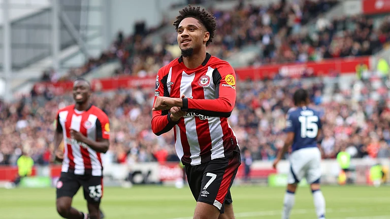 Kevin Schade celebrates his second goal - null