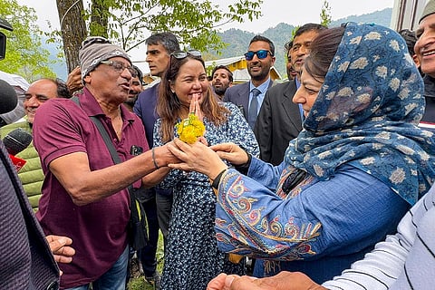Mehbooba Mufti meets tourists at Pahalgam