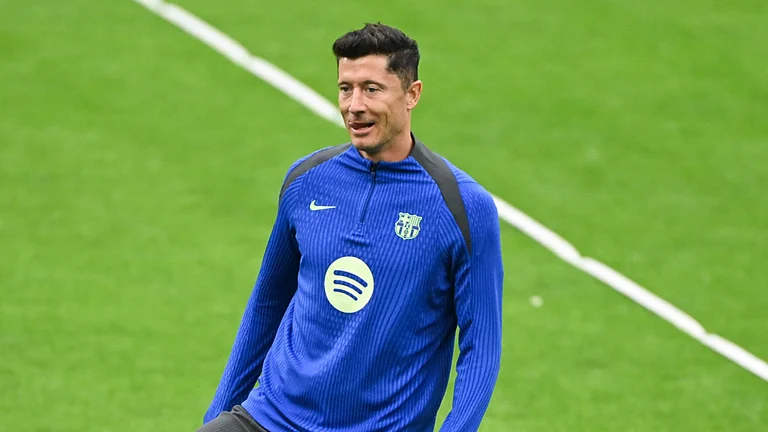 Robert Lewandowski in Barca training - null