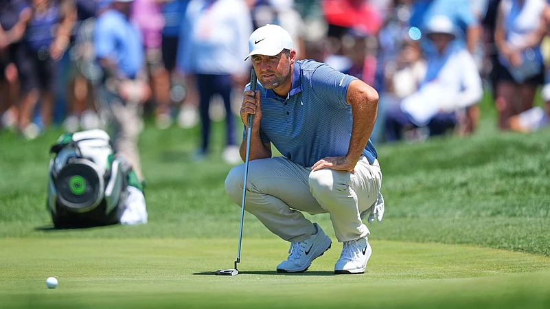 Scottie Scheffler prepares to putt on the first hole