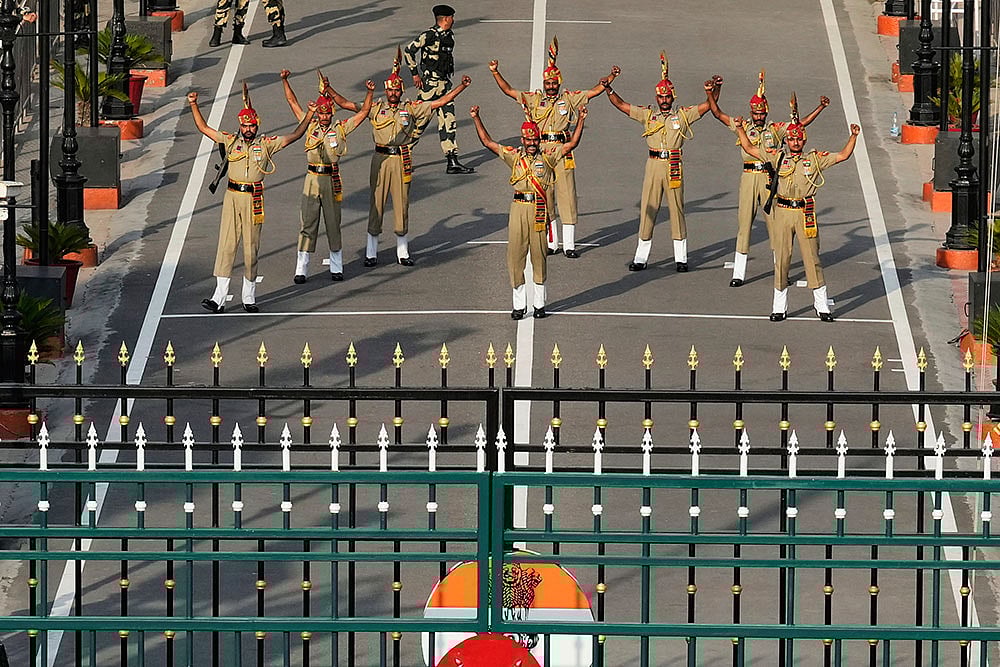 | Photo: AP/K.M. Chaudary : Closing Ceremony At The Wagah