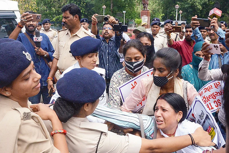 BPSC aspirants protest in Patna
