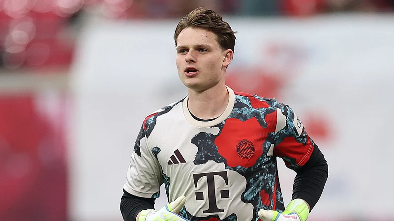 Bayern goalkeeper Jonas Urbig.