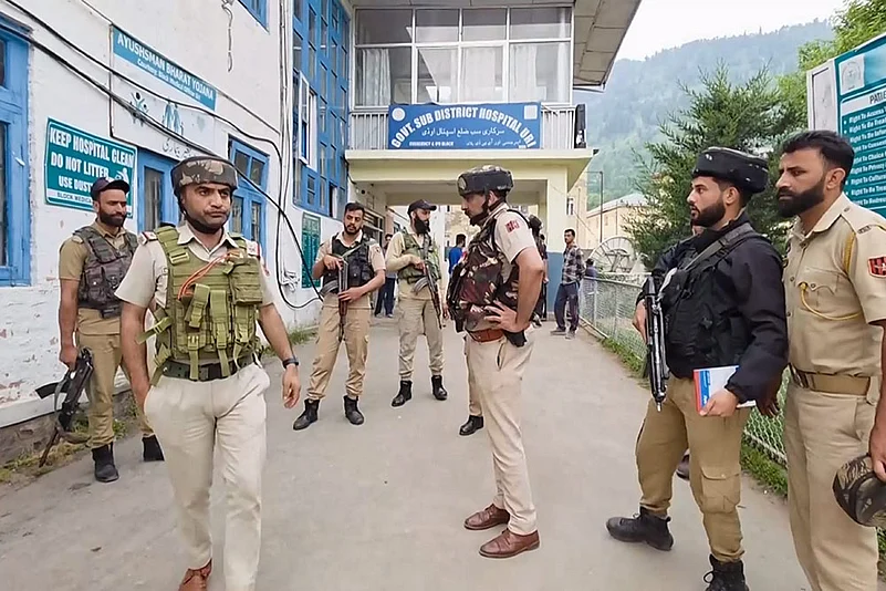 Heavy shelling by Pak troops along LoC in J-K